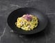 Vegetarische pasta met seizoengroenten in tomatensaus